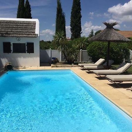 Lou Garbin Hotel Saint Laurent d'Aigouze Bagian luar foto