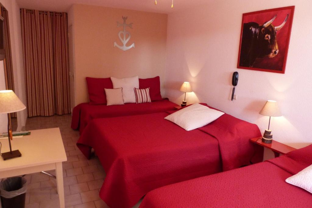 Lou Garbin Hotel Saint Laurent d'Aigouze Ruang foto
