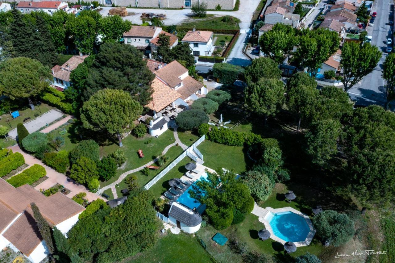 Lou Garbin Hotel Saint Laurent d'Aigouze Bagian luar foto