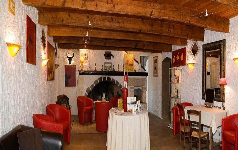 Lou Garbin Hotel Saint Laurent d'Aigouze Bagian luar foto