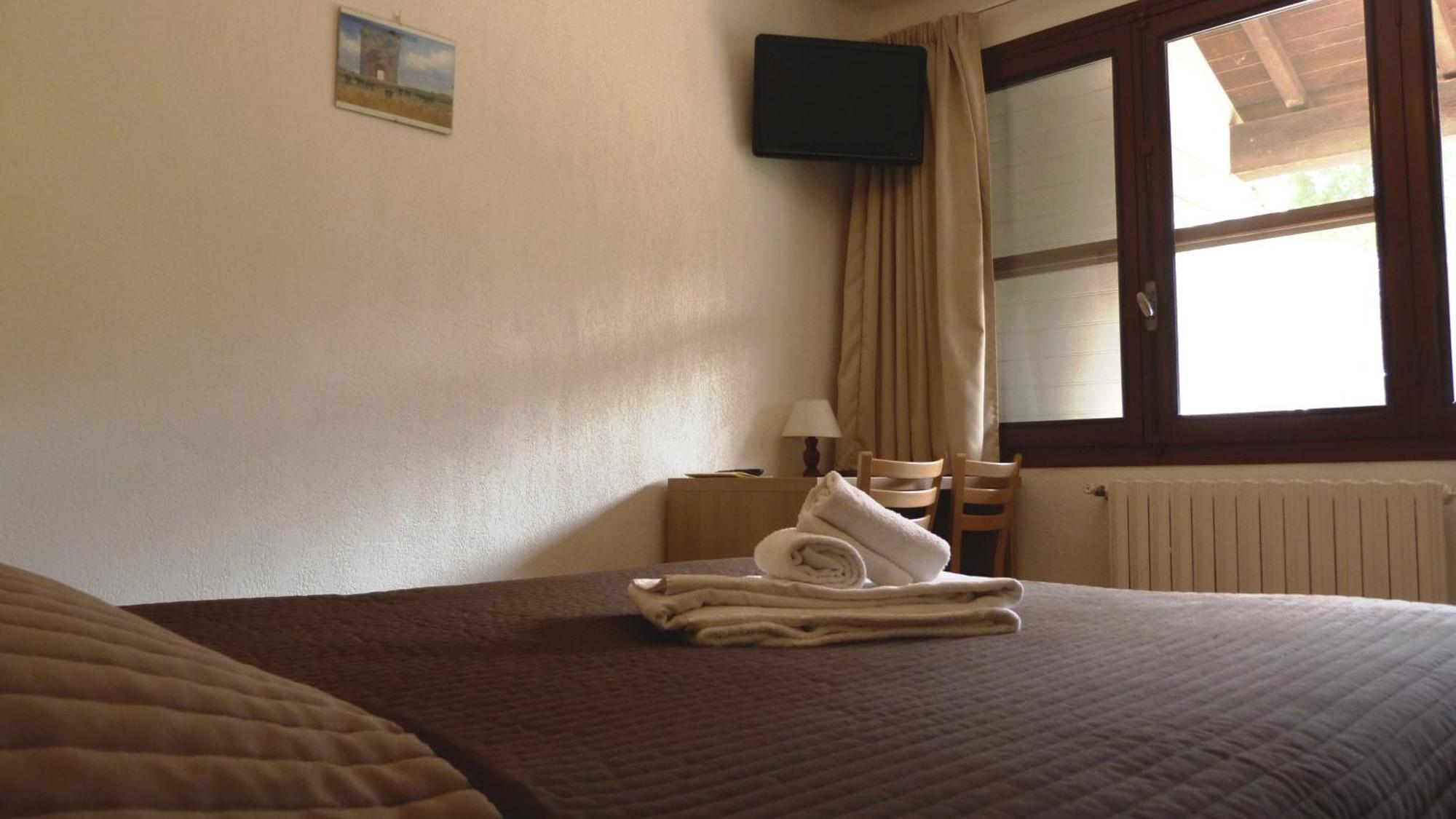 Lou Garbin Hotel Saint Laurent d'Aigouze Ruang foto