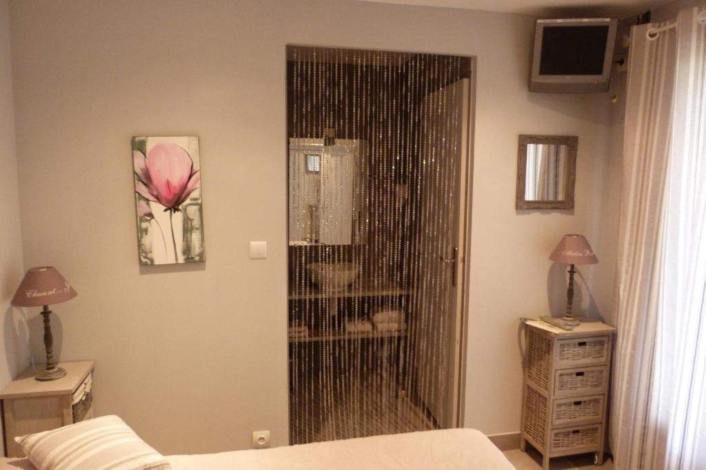 Lou Garbin Hotel Saint Laurent d'Aigouze Bagian luar foto