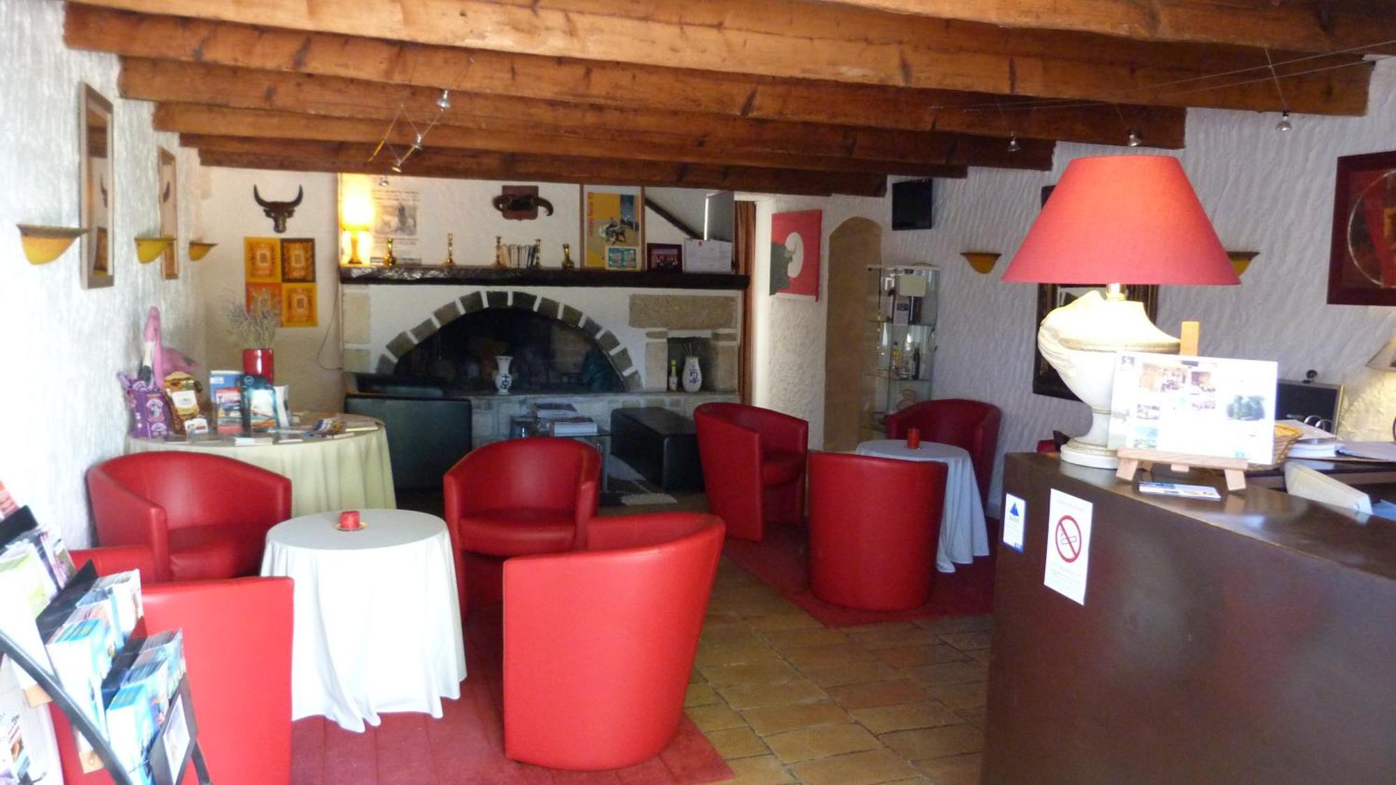 Lou Garbin Hotel Saint Laurent d'Aigouze Bagian luar foto