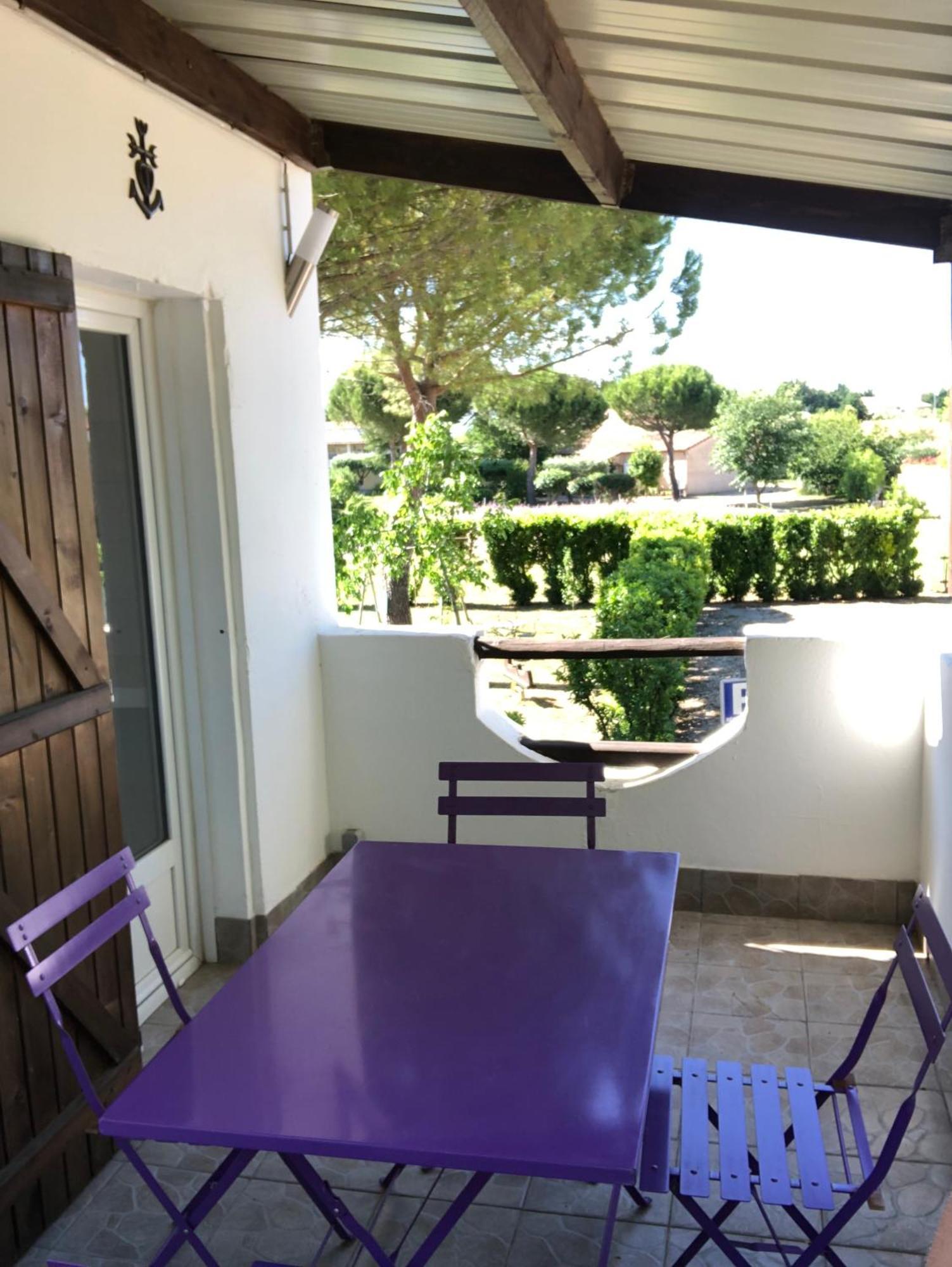 Lou Garbin Hotel Saint Laurent d'Aigouze Bagian luar foto
