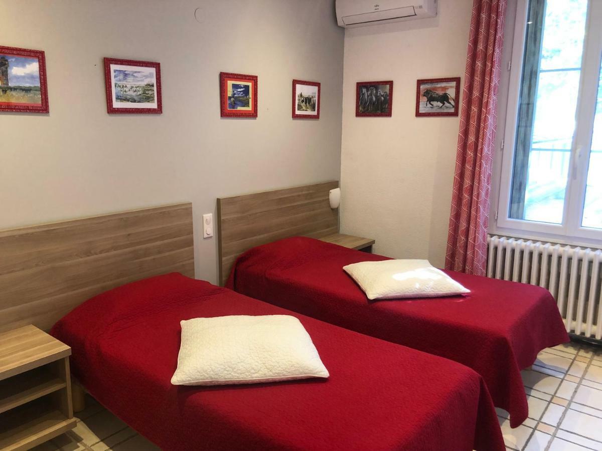 Lou Garbin Hotel Saint Laurent d'Aigouze Bagian luar foto