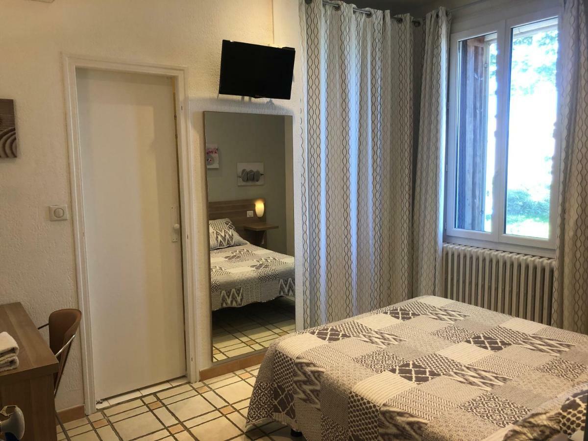 Lou Garbin Hotel Saint Laurent d'Aigouze Bagian luar foto