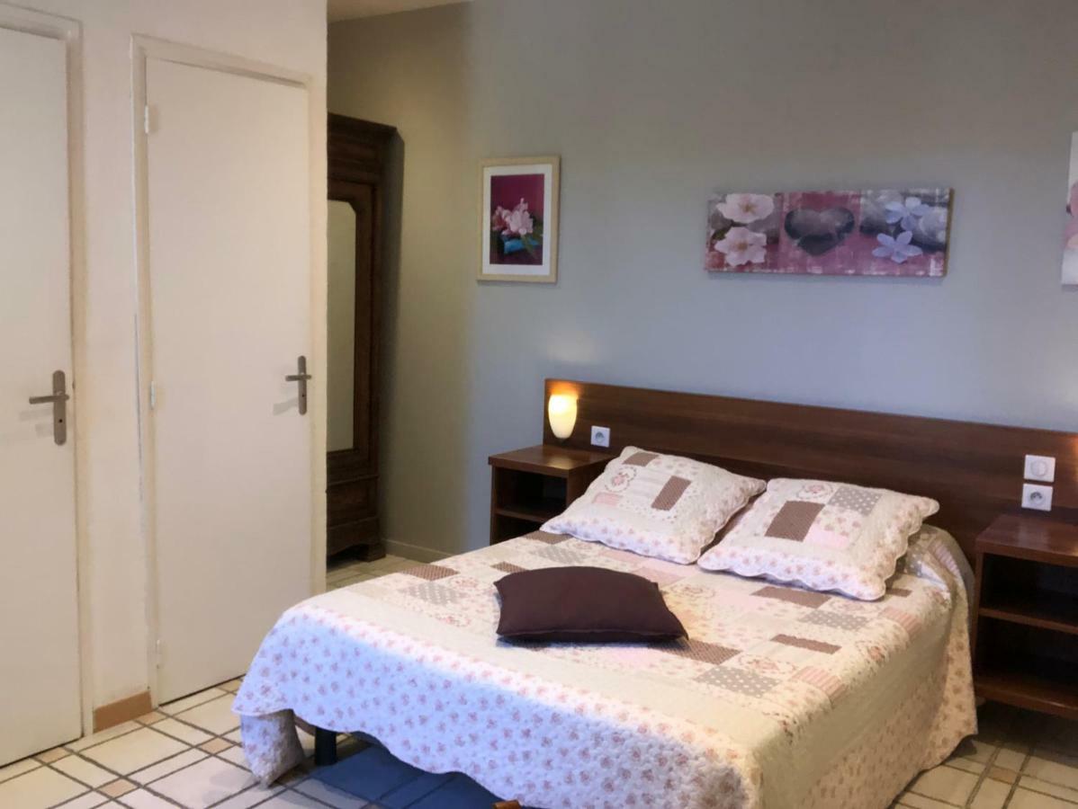 Lou Garbin Hotel Saint Laurent d'Aigouze Bagian luar foto