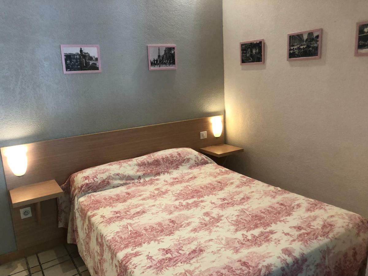 Lou Garbin Hotel Saint Laurent d'Aigouze Bagian luar foto