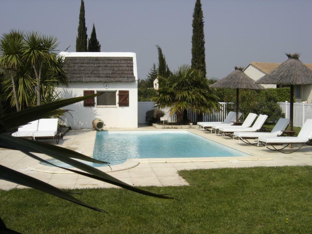 Lou Garbin Hotel Saint Laurent d'Aigouze Bagian luar foto